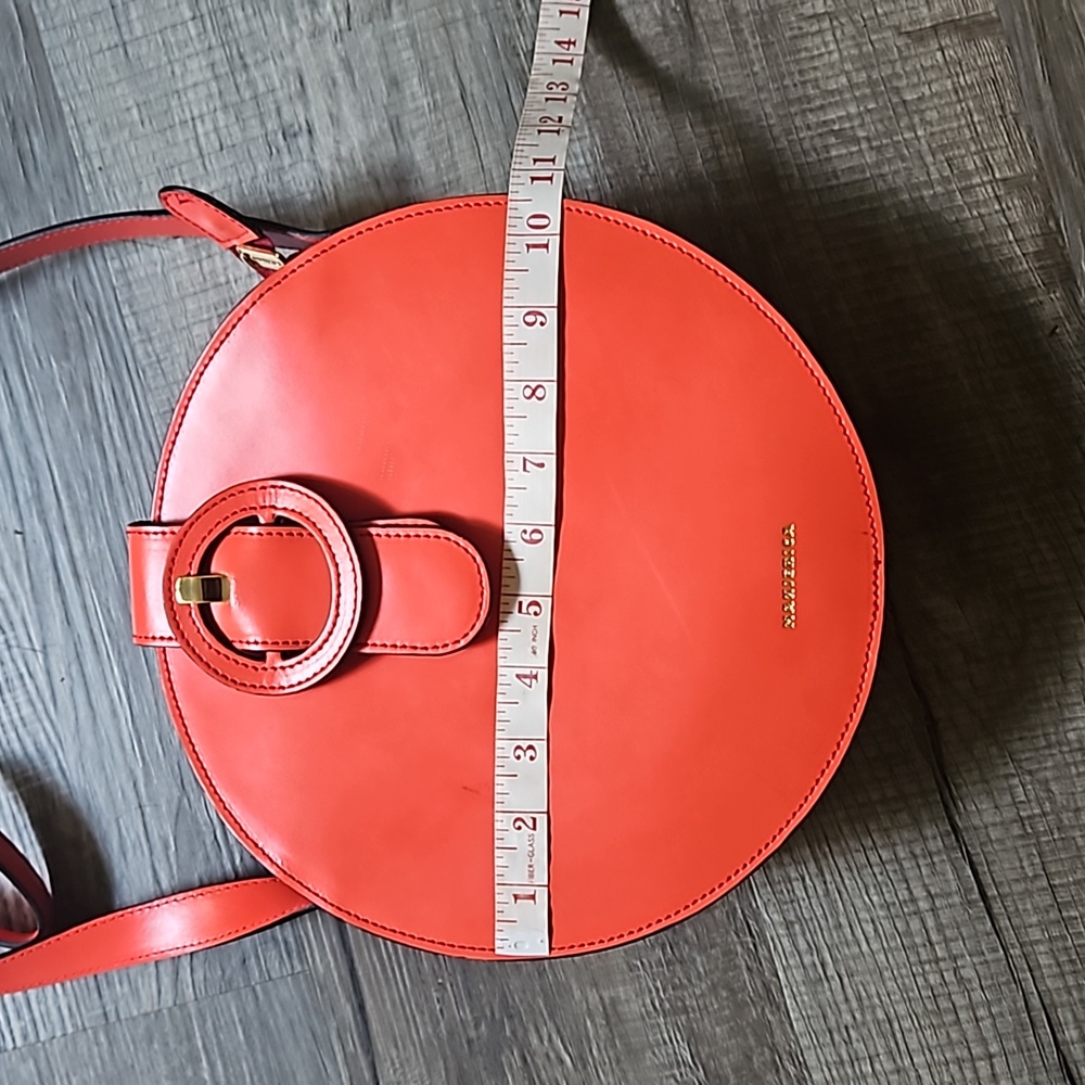 Round Purse - Picture 3 of 13